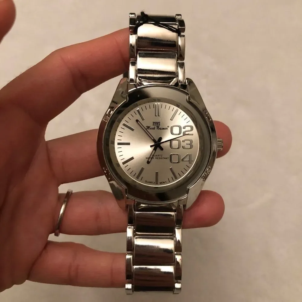 NEW Men’s Silver Tone Bracelet Watch - Picture 5 of 7